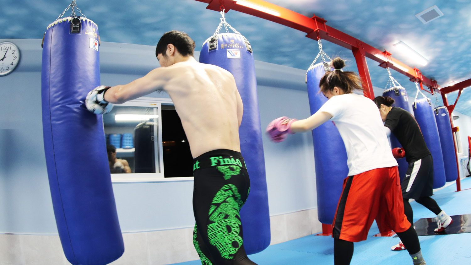 ミツキボクシングジム サンドバッグ練習